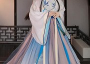 Vintage Charm of Cheongsam and Shawl:Summer Fashion with a Retro Edge