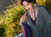 Ancient Style Cheongsam Reimagined:The Simplicity of Unadorned Elegance in Modern Times