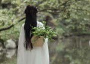 Redesigning Traditional Cheongsam for the Petite Figure:Embracing the Charm of Medium-Length Qipao