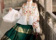 Summer Childrens Tang Costumes:The Story of a Little Girls Traditional Elegance