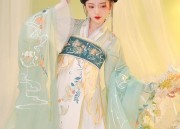 The Charm of Cheongsam with Organic Cotton Inner Layer