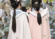 Reimagining the Cheongsam:Innovations in the Classic Chinese Gown with Pants Integration