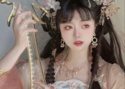 Traditional Cheongsam and Fake Hair Buns:A Cultural Exploration