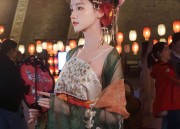 Ethereal Elegance of Hanfu Fan:The Allure of Ruffled Round Fans with Traditional Splendor