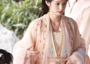 Embracing Modernity in Traditional Qipao:The Evolution of Neo-Chinese Flagship Gowns