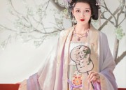 Traditional Chinese Cheongsam with a Modern Twist:The Art of the Fish Tail Skirt