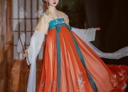Embracing the Classics:The Art of Pairing Qipao with Wig