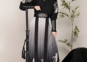 Embracing Modernity in Traditional Splendor:The Newly Refined Chinese Cheongsam