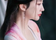 Chinese New Year Celebration:A Girls Hanfu Traditional Outfit