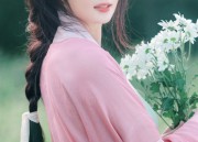 Embracing the Summer:The Aesthetics of Qipao-Wearing Women