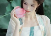 Traditional Elegance:The Golden Silk Velvet Tang Suit