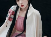 The Rise of Traditional Elegance:The Bridal Gown with Hanfu Robe Train