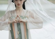 The Evolution of War Robes into Traditional Hanfu Costumes