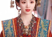 Mountain Moon Chronicles:The Revival of Hanfu,Chinas Traditional Clothing