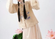 Shanghai Cheongsam:Unveiling the Newest Fashion with a Glimpse into Old Shanghais Glamour