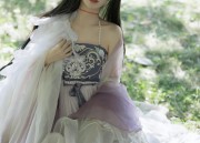 The Revival of Hanfu:The Allure of the Cross-Over Collar on Traditional Hanfu Shirts