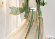 Cloud-Inspired Hanfu:The Beauty of Traditional Chinese Clothing