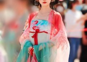 The Splendid Charm of Checkered Fish-Tail Cheongsam:A Blend of Tradition and Modernity