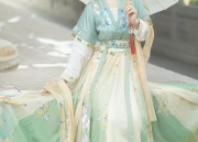 Re-evaluating Hanfu Costumes for Women:A 30-Year Journey into Traditional Elegance