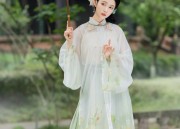 The Elegance of Gown-Style Heels with Cheongsam-Inspired Accessories