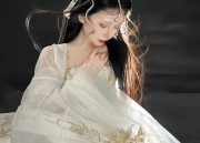 The Enchantment of Low-Heeled Shoes and Cheongsam:A Fashion Fusion