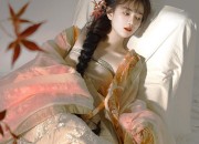 Encounter with Divine Deer:The Union of Traditional Hanfu and Modern Creativity