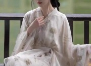 Elegant Revamp of the Cheongsam:Embracing Modernity in Traditional Chinese Elegance