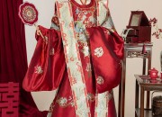 Styling Slimming Tops with Mandarin Horseface Skirts