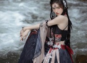 Wine Red Sleeveless Cheongsam:A Blend of Tradition and Modern Elegance