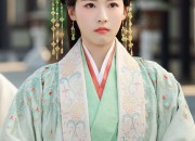 Splendor of the Golden Age:The Revival of Hanfu Traditional Chinese Clothing