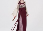 The Charm of Cheongsam and Low-heeled Shoes:A Cultural Fusion