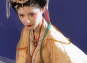 The Splendor of Song-Style Hanfu in Autumn Winter
