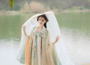 The 16-Year-Old Hanfu Girl:Embracing Traditional Elegance in Modern Times