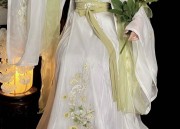 Reinventing Traditional Elegance:Fashion Qipao in 2021