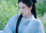 The Cultural Significance of Cheongsam Props and Umbrellas in Chinese Traditional Fashion
