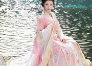 The Bridal Headdress of Ming Dynasty Hanfu:A Glimpse into Traditional Elegance
