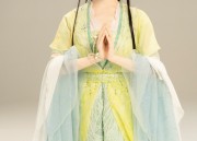Sexy Girl in a Cheongsam:The Enchantment of Traditional Chinese Elegance