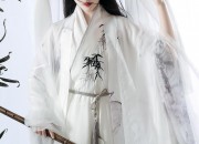 Ancient Hanfu Fashion:A Fifth-Grade Girls Journey into Traditional Chinese Attire