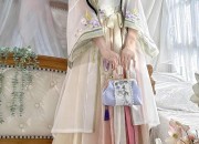 Embracing a New Era of Fashion:The Allure of Modern Mid-Length Cheongsam