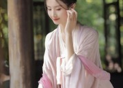 Elegant Silk Cheongsam:The Long and Noble Journey of Fashions Grandeur