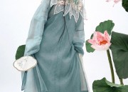 The Evolution of Hanfu Fashion:A Models Perspective on Traditional Chinese Clothing Display