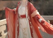 Padding Hair Buns in Traditional Hanfu Fashion:A Blend of Ancient and Modern Aesthetics