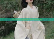 Embracing the巨型码旗袍，改良与创新的美学探索