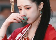 The Elegance of Yinzhuo Cheongsam:A Traditional Chinese Beauty