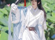 Ethereal Elegance of Traditional Chinese Girls Ma-Faced Skirt in Spring