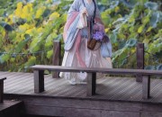 A Little Girl in a Different Realm:The Enchantment of Hanfu Fashion in a Foreign Land