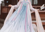 Elegance in the Sky:The Revival of Traditional Chinese Hanfu Fashion