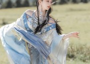 The Rise of Cultural Warmth:A Thickened Hanfu外套 for Modern Times
