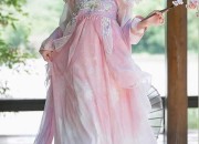 Traditional Childrens Cheongsam:A Glimpse into Ancient童装文化