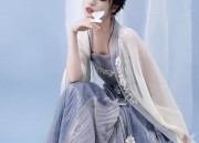 Reimagining the Traditional Cheongsam:A Modern Long Winter Version